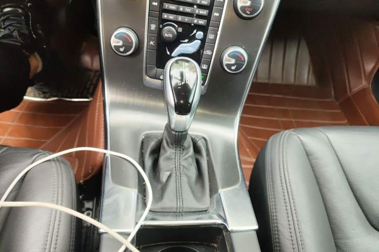 Used Volvo S60 2014 S60L T5 Smart Upgrade Edition Gear Lever