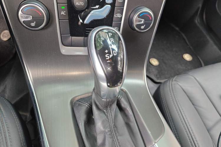 Used Volvo S60 2014 S60L T5 Intelligent Drive Edition Gear Lever