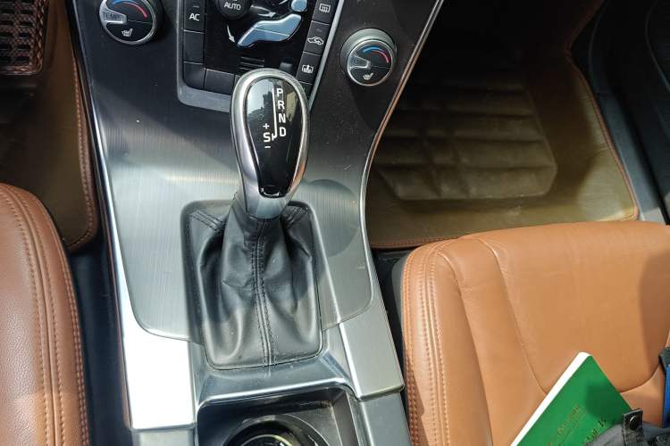 Used Volvo S60 2014 S60L T5 Intelligent Drive Edition Gear Lever