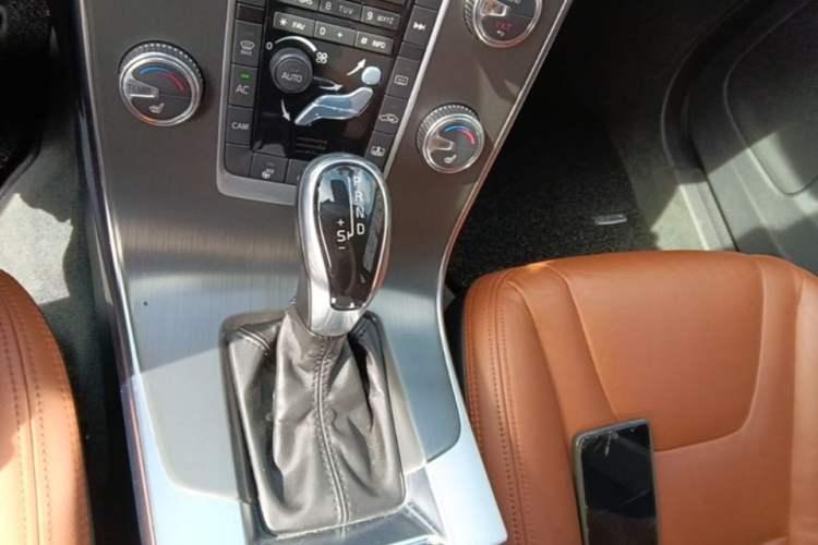 Used Volvo S60 2014 S60L T5 Smart Upgrade Edition Gear Lever