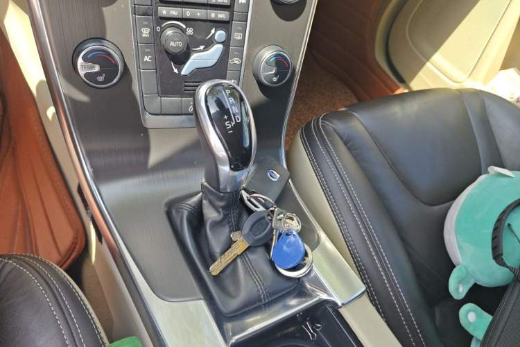 Used Volvo S60 2014 S60L T5 Intelligent Drive Edition Gear Lever