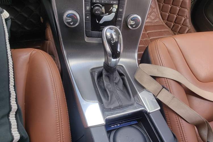 Used Volvo S60 2014 S60L T5 Intelligent Drive Edition Gear Lever
