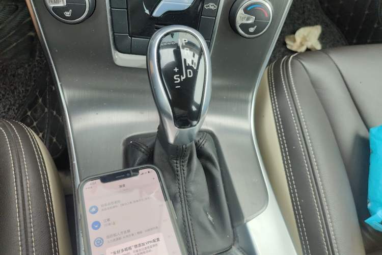 Used Volvo S60 2014 S60L 2.0T Zhiyuan Edition Gear Lever