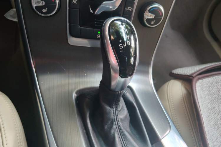 Used Volvo S60 2014 T5 Zhiyi Edition Gear Lever