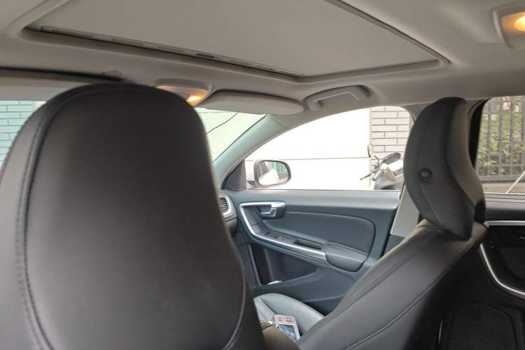 Used Volvo S60 2014 S60L T5 Intelligent Drive Edition Headliner