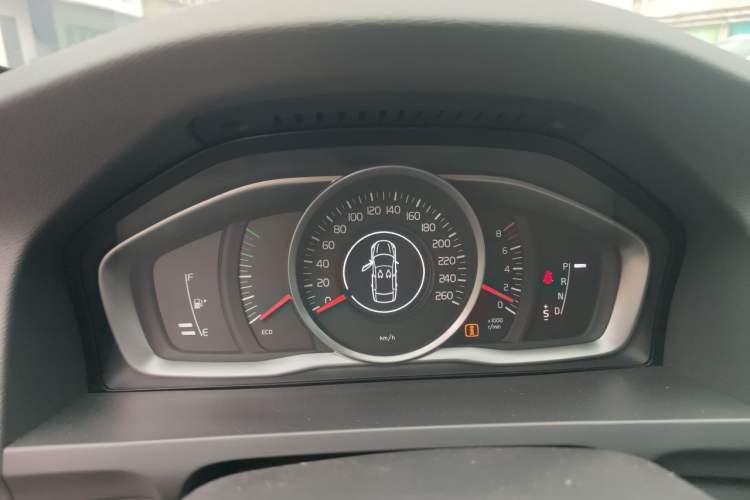 Used Volvo S60 2014 S60L 2.0T Zhiyuan Edition Instrument Cluster