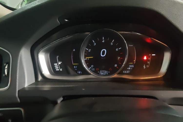 Used Volvo S60 2014 S60L 2.0T Zhiyuan Edition Instrument Cluster