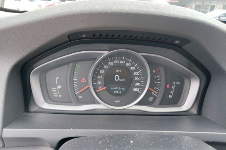 Used Volvo S60 2014 S60L 2.0T Zhiyuan Edition Instrument Cluster