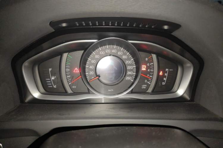 Used Volvo S60 2014 S60L 2.0T Zhiyuan Edition Instrument Cluster