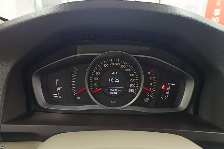 Used Volvo S60 2014 S60L 2.0T Zhiyuan Edition Instrument Cluster