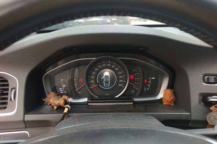 Used Volvo S60 2014 S60L 2.0T Zhiyuan Edition Instrument Cluster