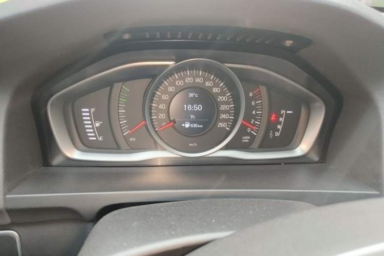 Used Volvo S60 2014 S60L 2.0T Zhiyuan Edition Instrument Cluster