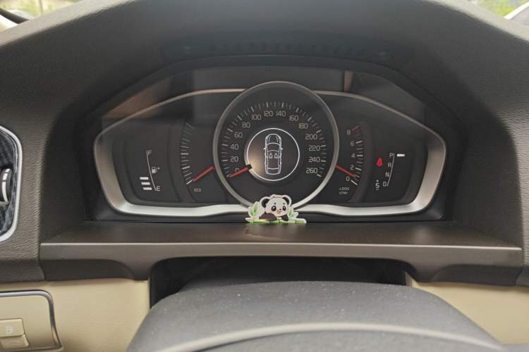 Used Volvo S60 2014 S60L 2.0T Zhiyuan Edition Instrument Cluster