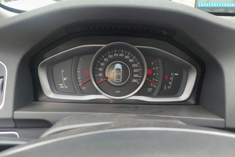 Used Volvo S60 2014 S60L 2.0T Zhiyuan Edition Instrument Cluster