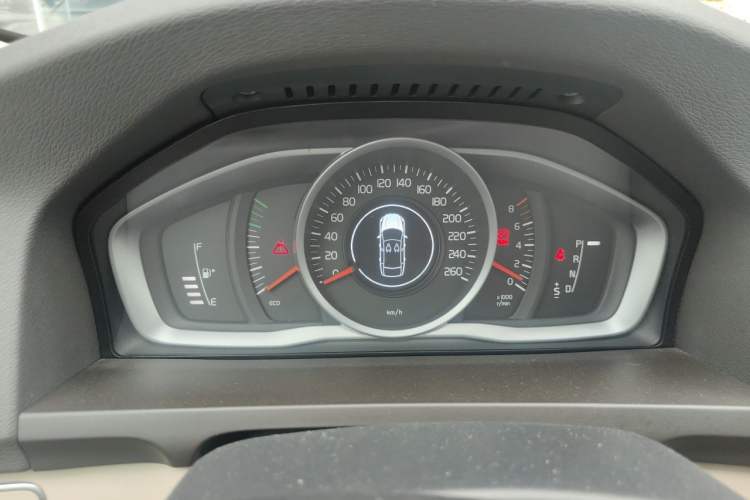Used Volvo S60 2014 S60L 2.0T Zhiyuan Edition Instrument Cluster