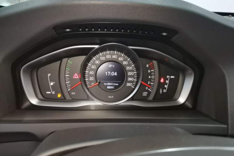 Used Volvo S60 2014 S60L 2.0T Zhiyuan Edition Instrument Cluster