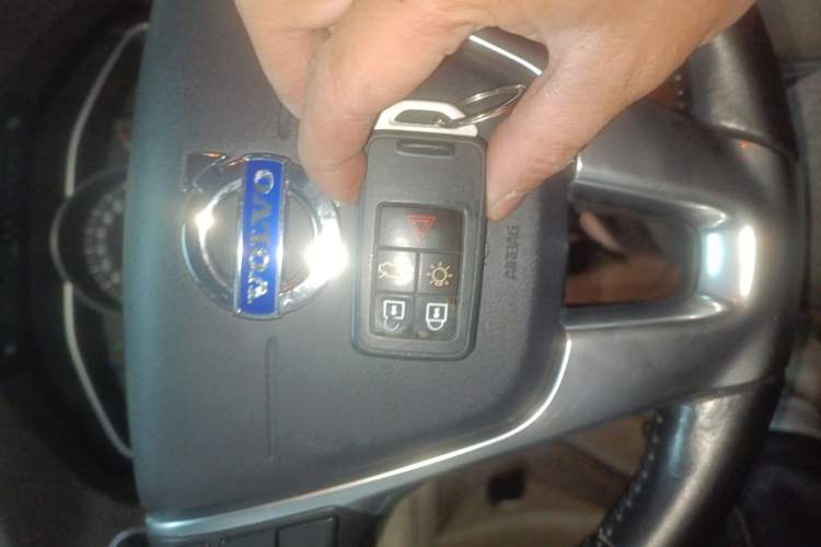 Used Volvo S60 2014 S60L 2.0T Zhiyuan Edition Interior 1