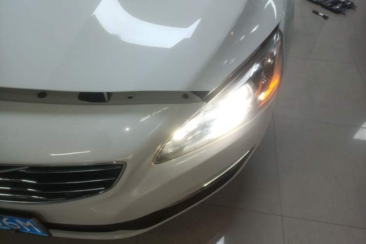 Used Volvo S60 2014 S60L 2.0T Zhiyuan Edition Left Front Headlight