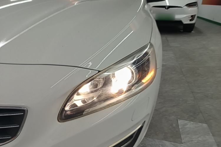 Used Volvo S60 2014 S60L 2.0T Zhiyuan Edition Left Front Headlight