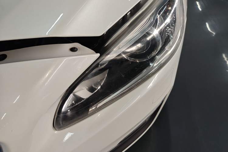 Used Volvo S60 2014 S60L 2.0T Zhiyuan Edition Left Front Headlight