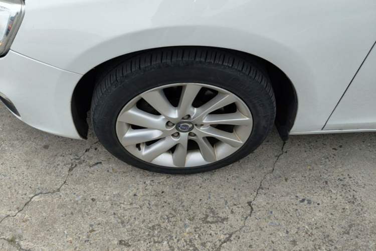 Used Volvo S60 2014 S60L 2.0T Zhiyuan Edition Left Front Wheel Hub