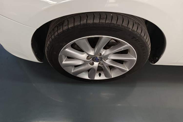 Used Volvo S60 2014 S60L 2.0T Zhiyuan Edition Left Front Wheel Hub