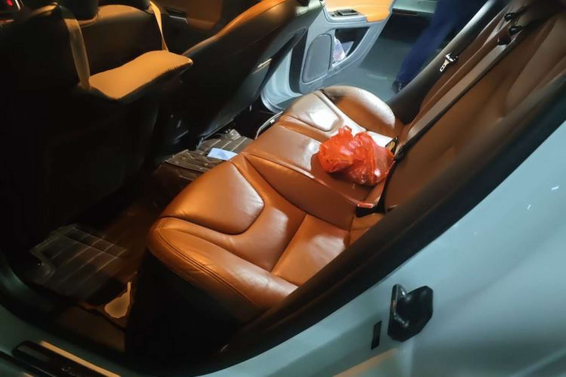 Used Volvo S60 2014 S60L 2.0T Zhiyuan Edition Left Rear Seat