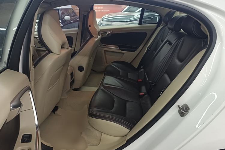 Used Volvo S60 2014 S60L 2.0T Zhiyuan Edition Left Rear Seat