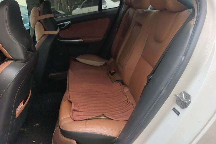Used Volvo S60 2014 S60L 2.0T Zhiyuan Edition Left Rear Seat