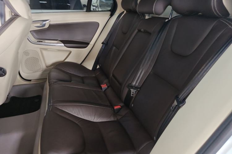 Used Volvo S60 2014 S60L 2.0T Zhiyuan Edition Left Rear Seat