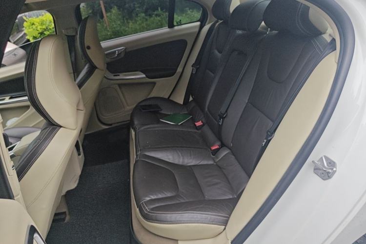 Used Volvo S60 2014 S60L 2.0T Zhiyuan Edition Left Rear Seat