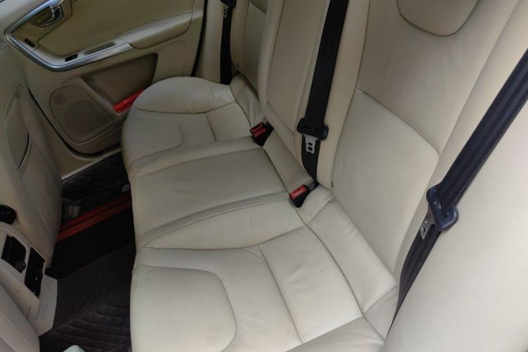 Used Volvo S60 2014 S60L 2.0T Zhiyuan Edition Left Rear Seat