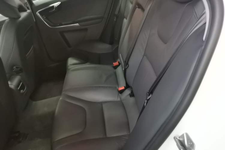 Used Volvo S60 2014 S60L 2.0T Zhiyuan Edition Left Rear Seat