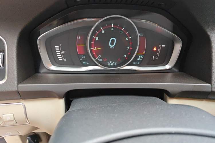 Used Volvo S60 2014 S60L T5 Intelligent Drive Edition Odometer Close Up