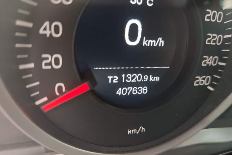 Used Volvo S60 2014 S60L 2.0T Zhiyuan Edition Odometer Close Up