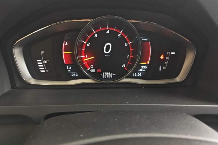 Used Volvo S60 2014 S60L T5 Intelligent Drive Edition Odometer Close Up