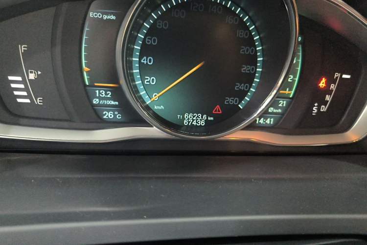 Used Volvo S60 2014 S60L T5 Intelligent Drive Edition Odometer Close Up