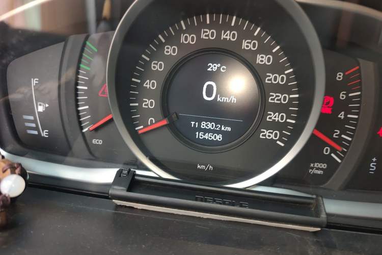 Used Volvo S60 2014 S60L 2.0T Zhiyuan Edition Odometer Close Up