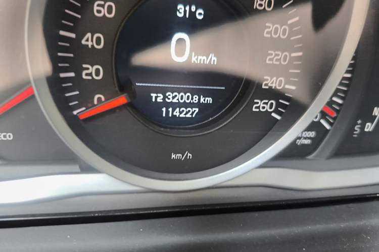 Used Volvo S60 2014 T5 Zhiyi Edition Odometer Close Up