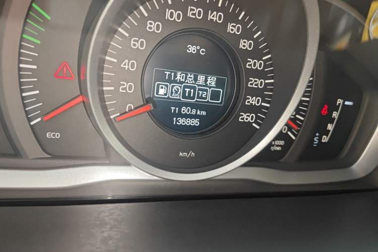 Used Volvo S60 2014 T5 Zhiyi Edition Odometer Close Up