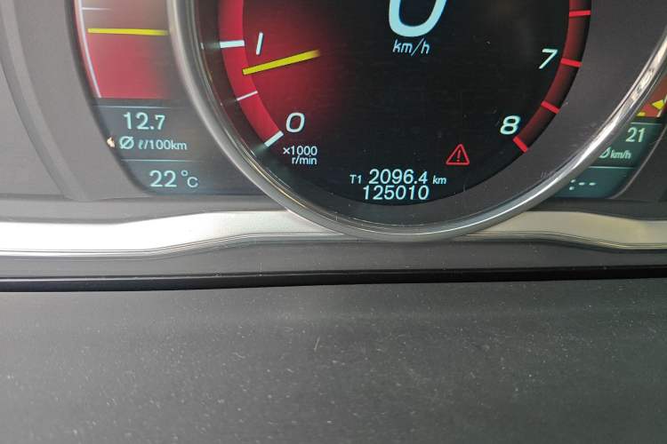 Used Volvo S60 2014 S60L T5 Intelligent Drive Edition Odometer Close Up