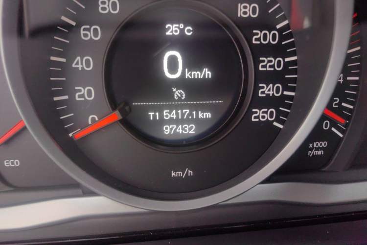 Used Volvo S60 2014 T5 Zhiyi Edition Odometer Close Up