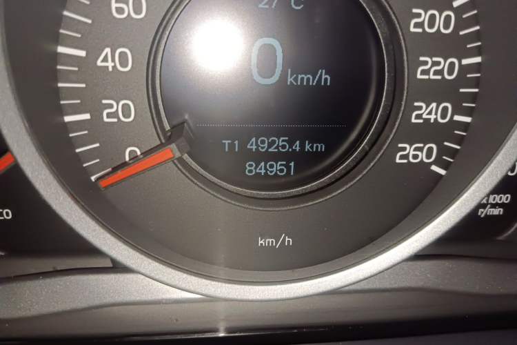 Used Volvo S60 2014 T5 Zhiyi Edition Odometer Close Up