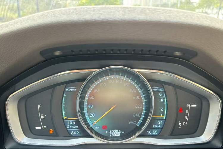 Used Volvo S60 2014 S60L T5 Intelligent Drive Edition Odometer Close Up