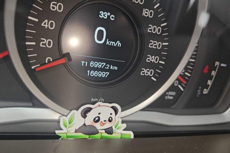 Used Volvo S60 2014 S60L 2.0T Zhiyuan Edition Odometer Close Up