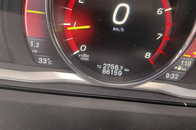 Used Volvo S60 2014 S60L T5 Intelligent Drive Edition Odometer Close Up