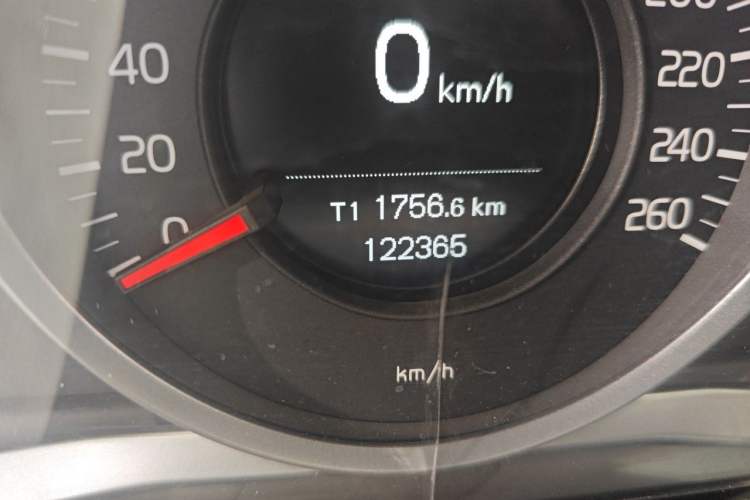 Used Volvo S60 2014 T5 Zhiyi Edition Odometer Close Up
