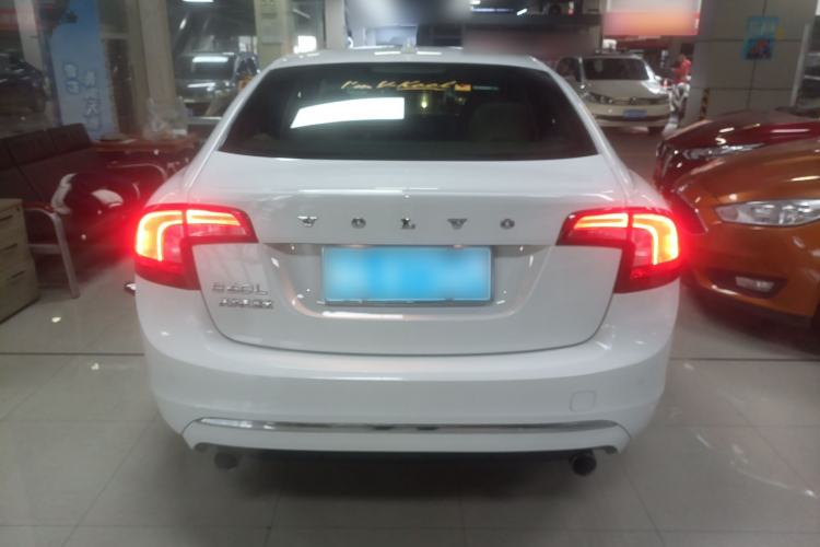 Used Volvo S60 2014 S60L 2.0T Zhiyuan Edition Rear