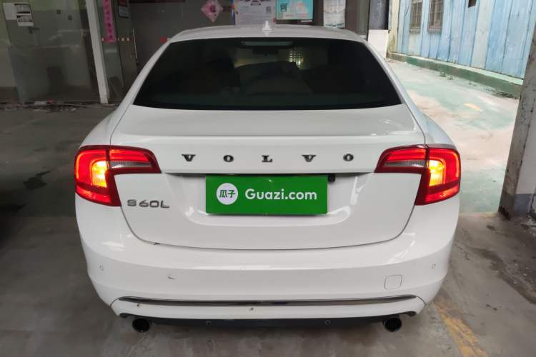 Used Volvo S60 2014 S60L 2.0T Zhiyuan Edition Rear