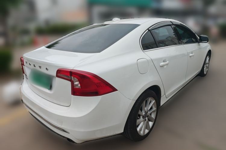 Used Volvo S60 2014 S60L 2.0T Zhiyuan Edition Rear Right 45 Deg